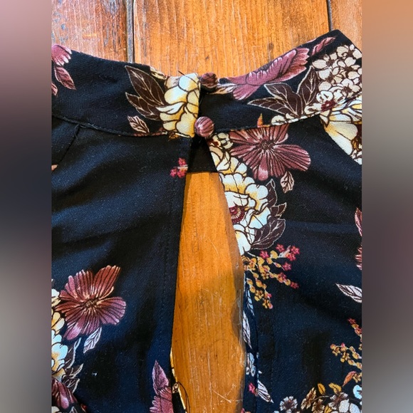 Chloe and Katie, Key Hole Neck, Bell Sleeve, Black, Elastic Waist Blouse Size L - Picture 2 of 6